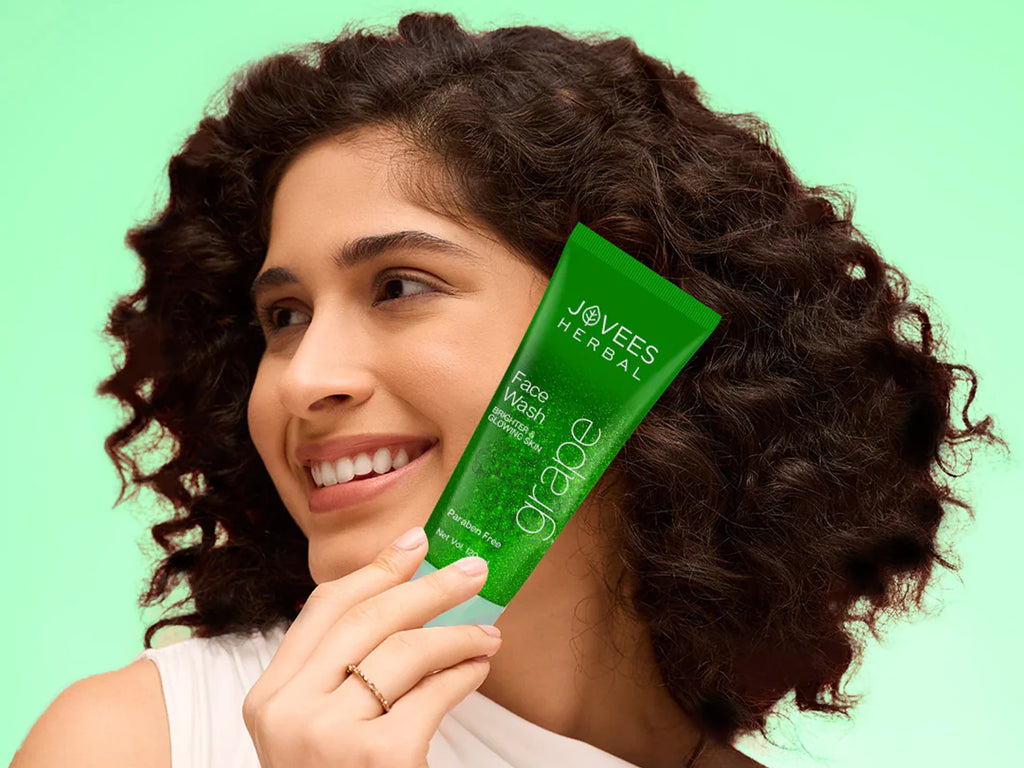 Jovees Herbal Clarifying Grape Fairness Face Wash 120ml - Sliczny UAE